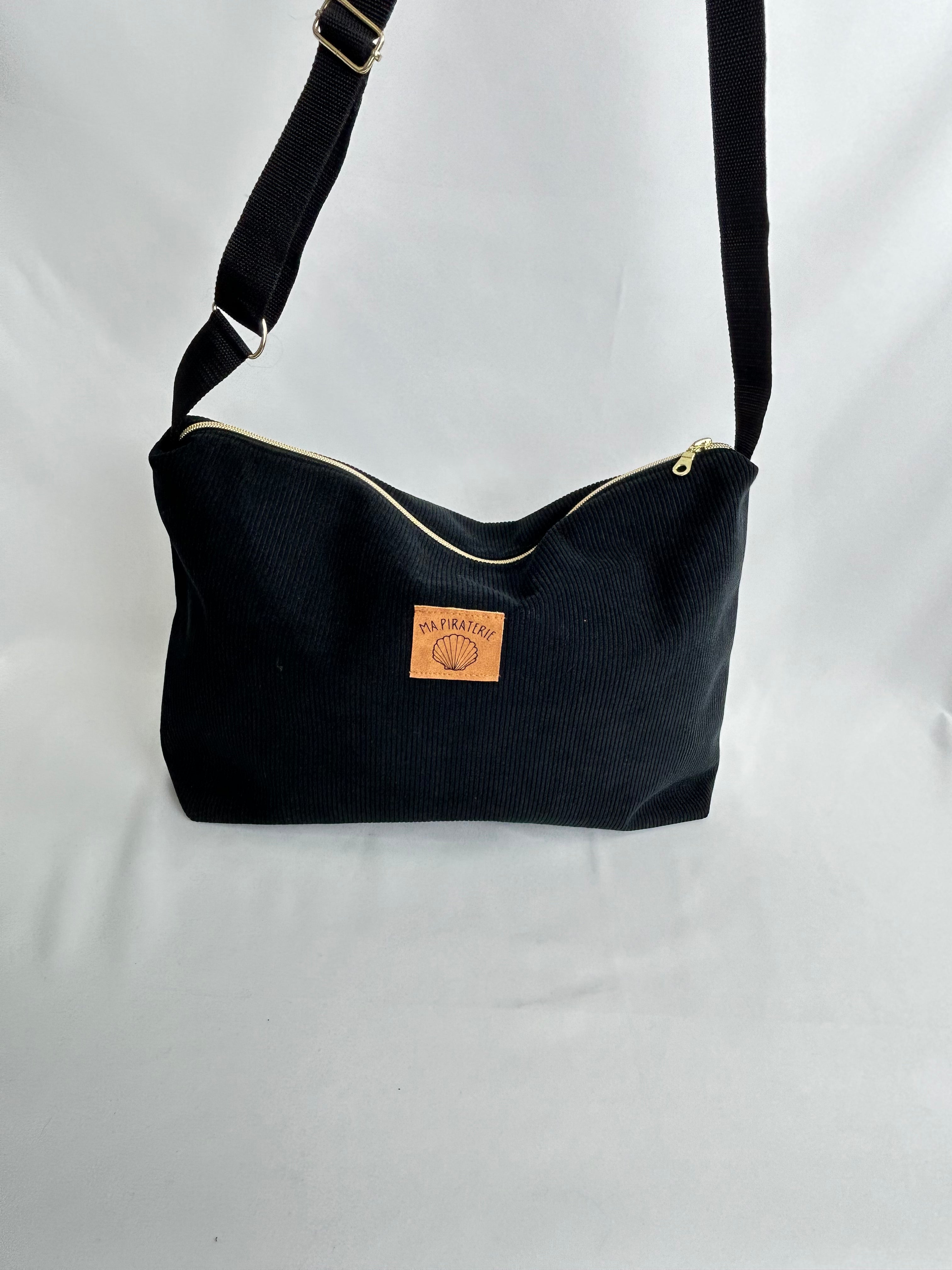 Le Reporter noir / léopard jaune