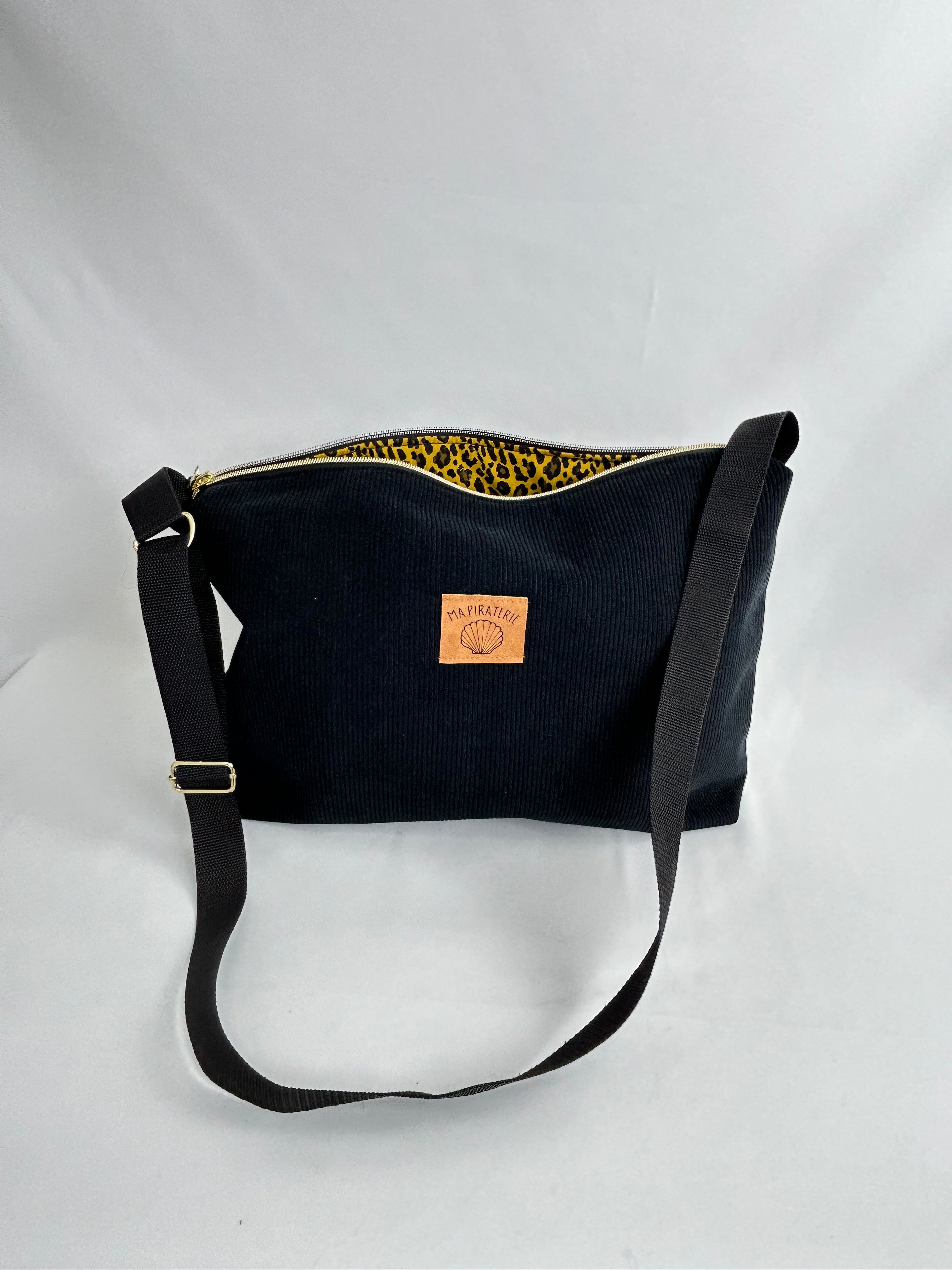 Le Reporter noir / léopard jaune