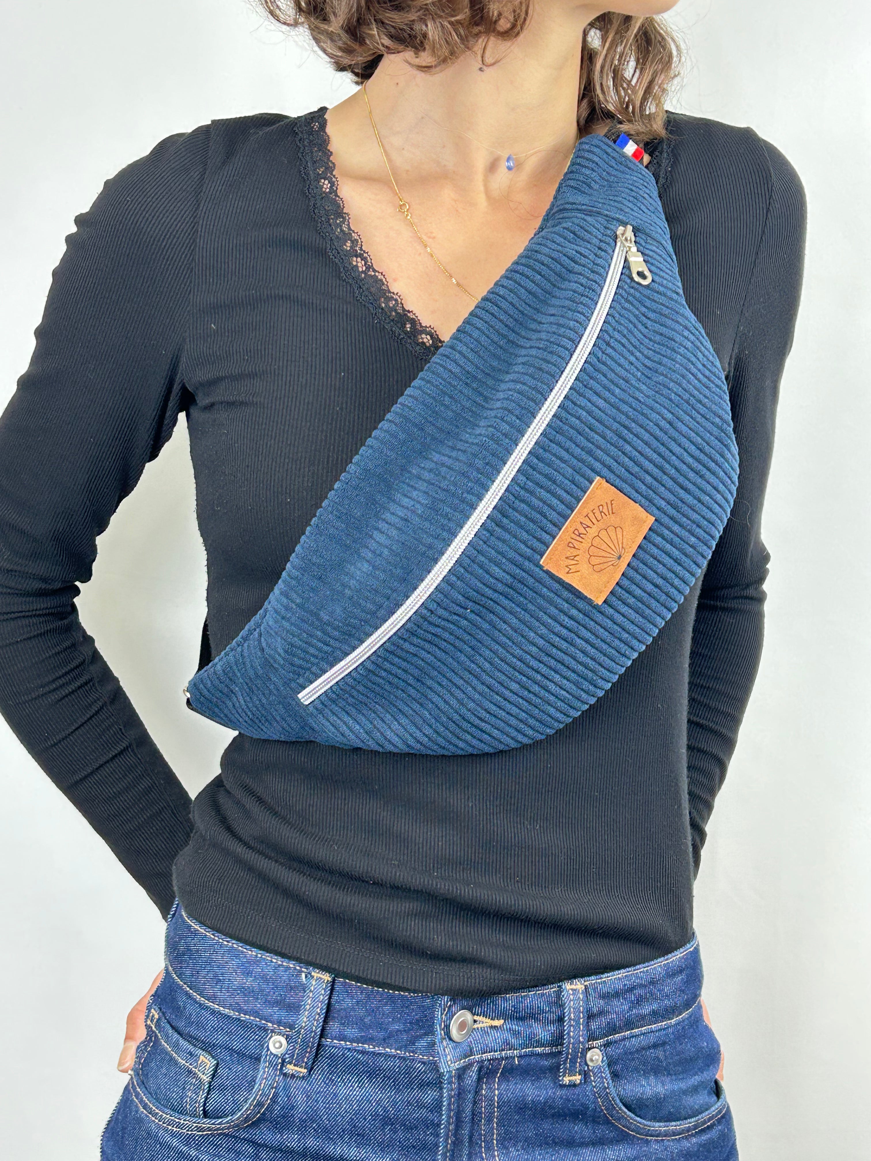 La Banana bleu marine