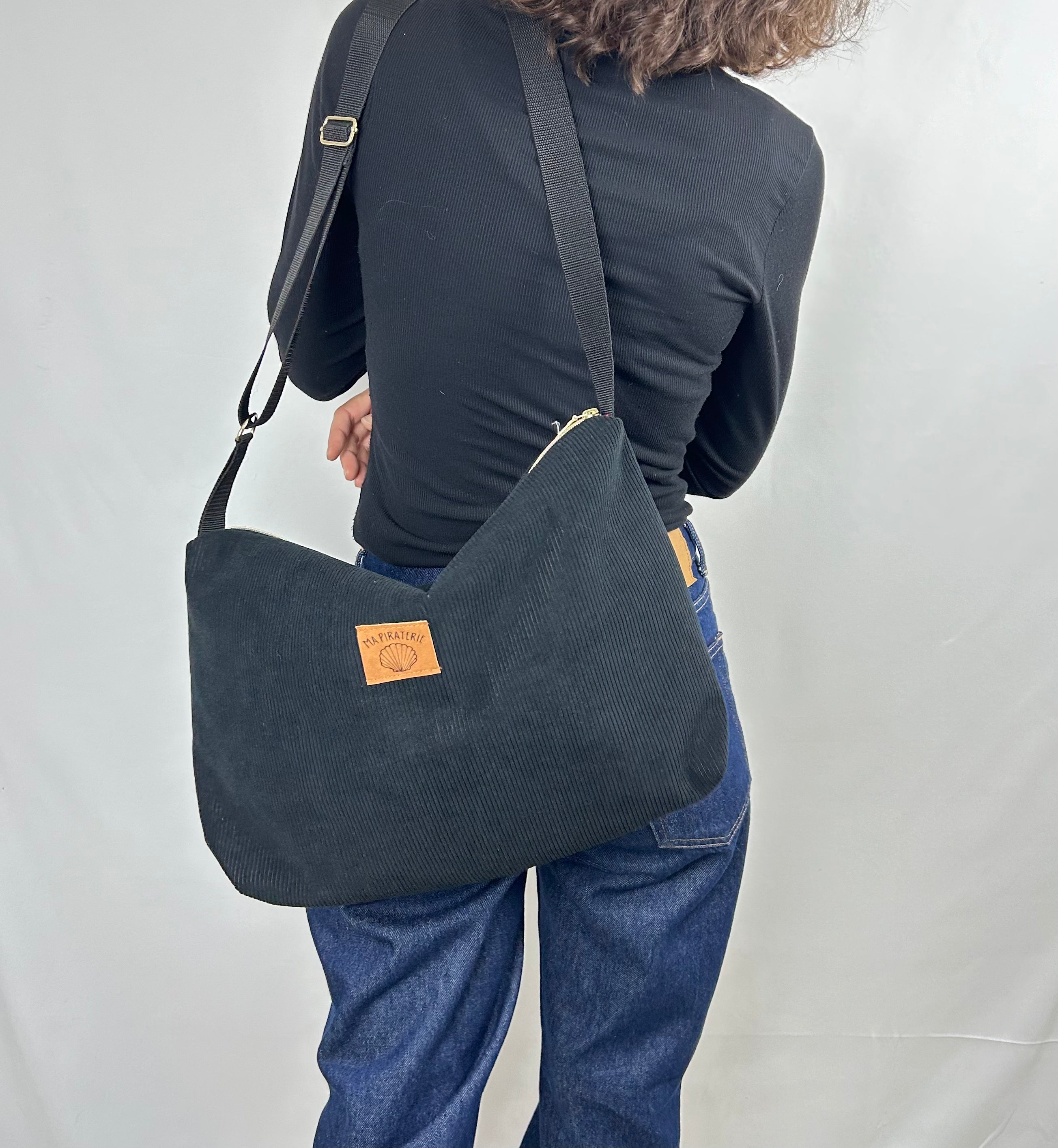 Le Reporter noir / léopard jaune