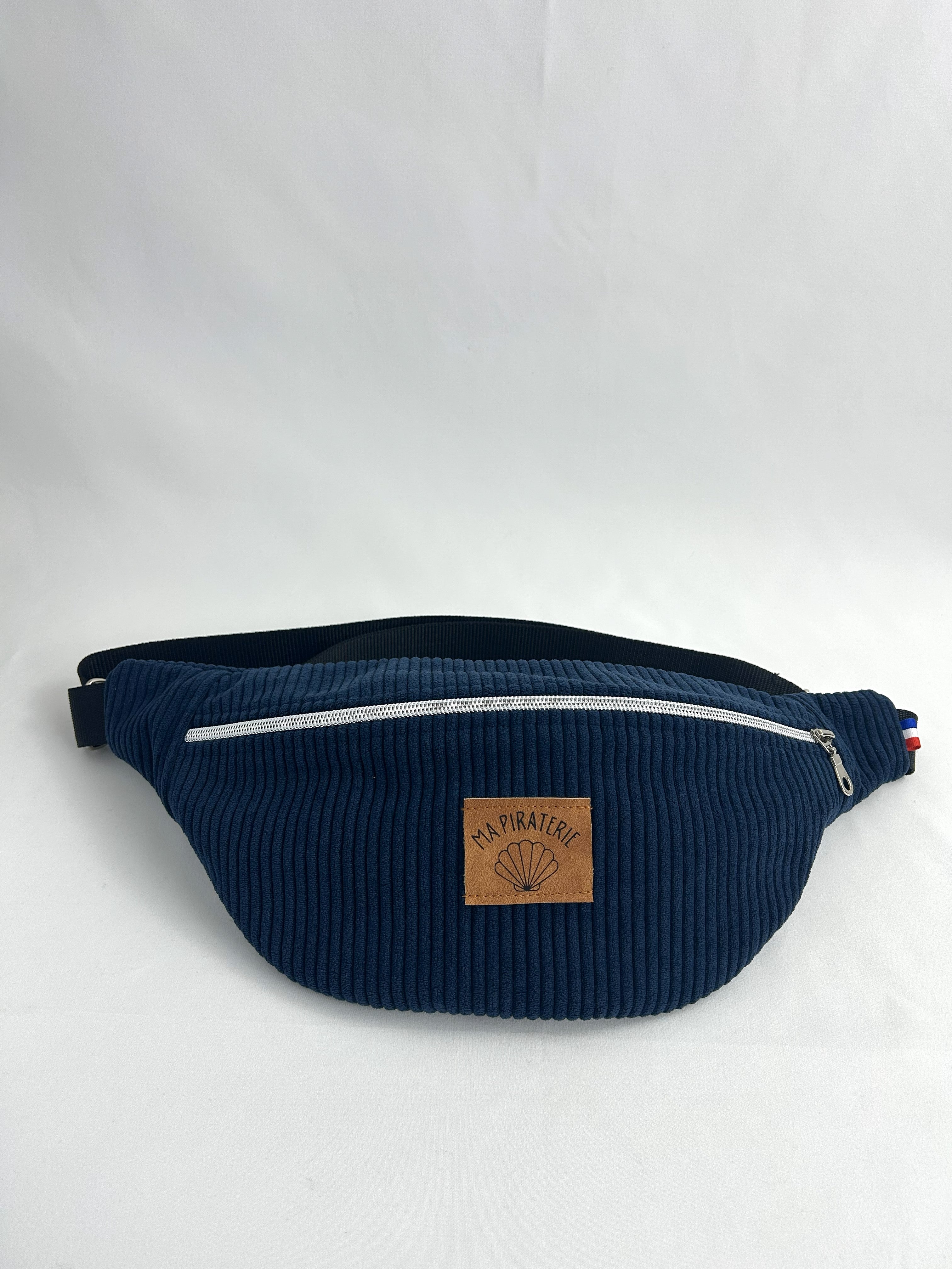 La Banana bleu marine