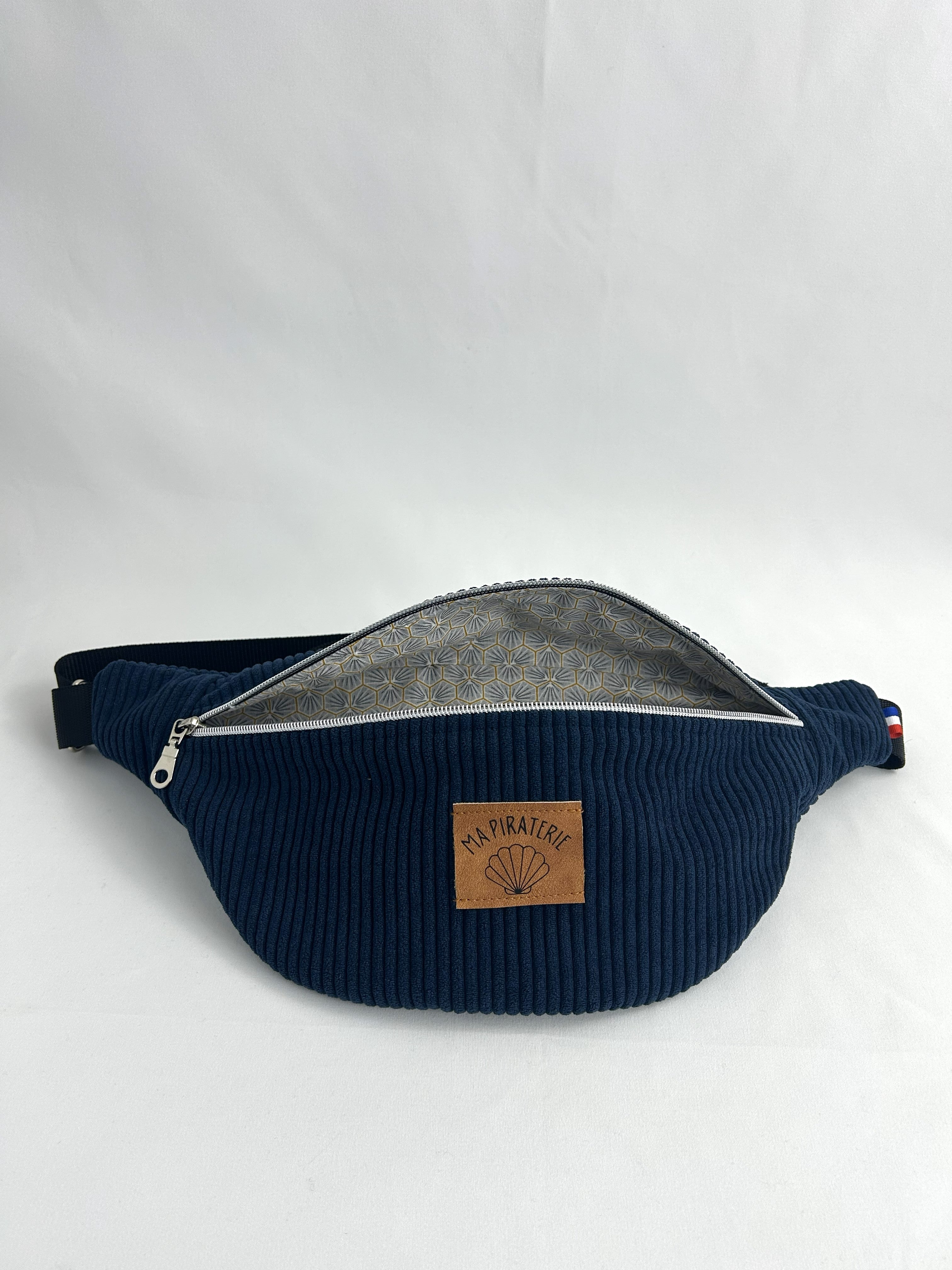 La Banana bleu marine