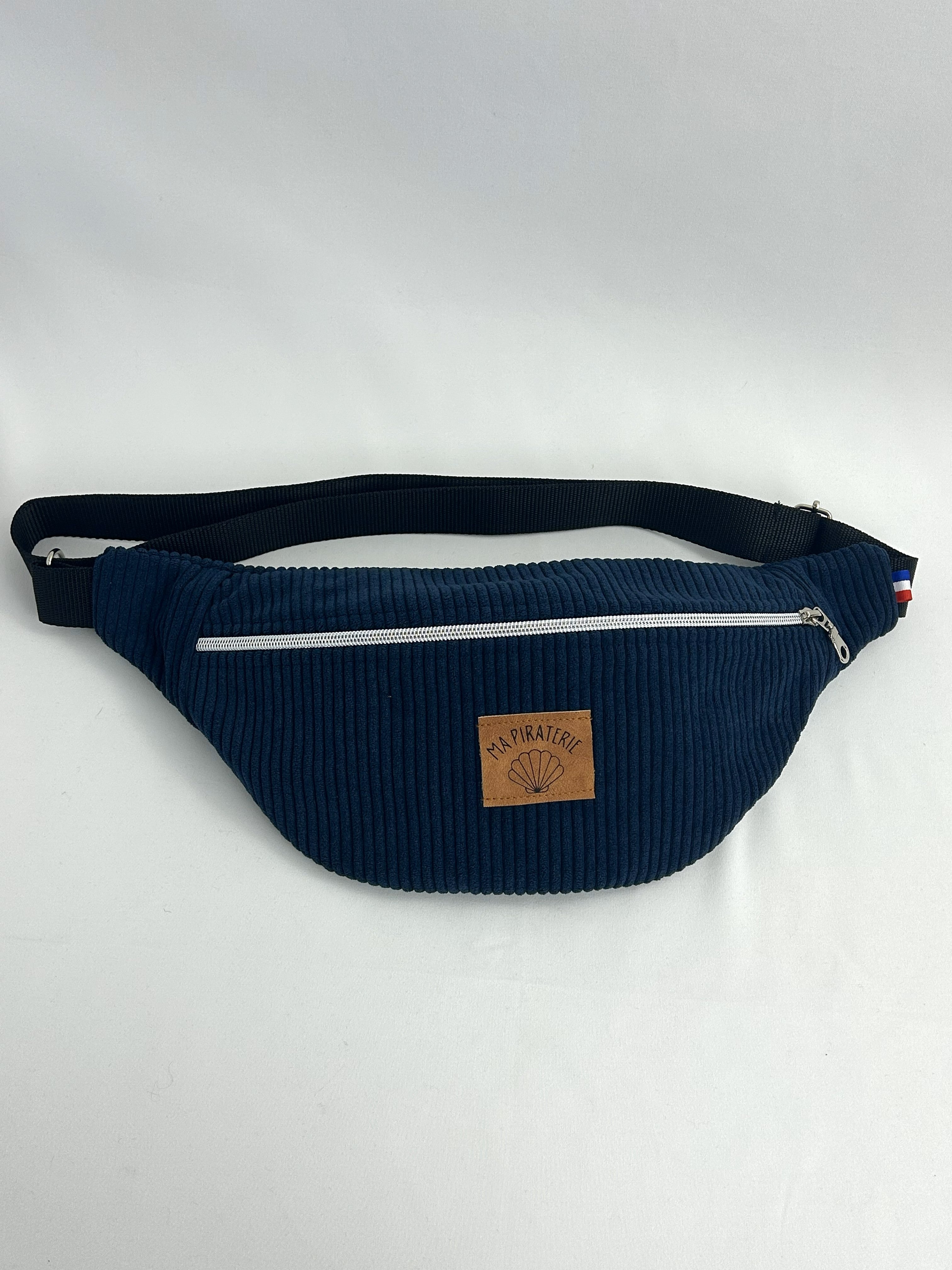 La Banana bleu marine